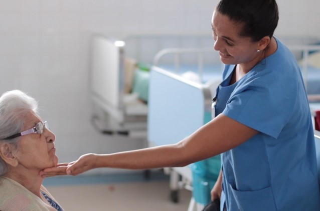 Obras Sociais Irmã Dulce estão com inscrições  abertas para Curso de Cuidador de Idosos