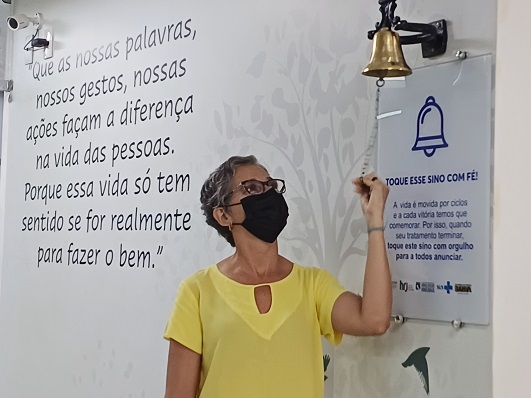 Sino da vitória é tocado pela primeira vez na radioterapia de Hospital Regional de Juazeiro